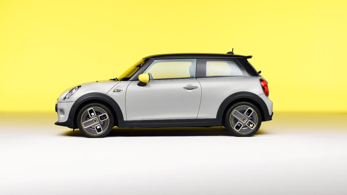 Mini-cooper-SE-white Mini-cooper-SE-white